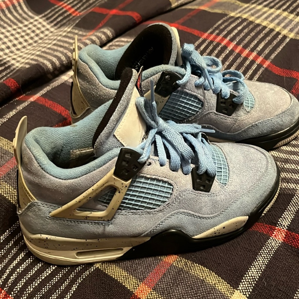 Air Jordan 4’s UNC’s